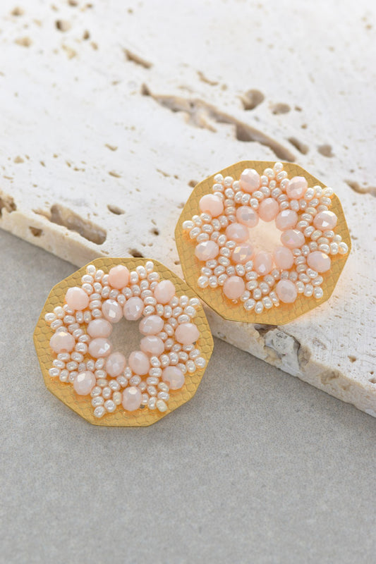 Pendientes tejidos a mano beige