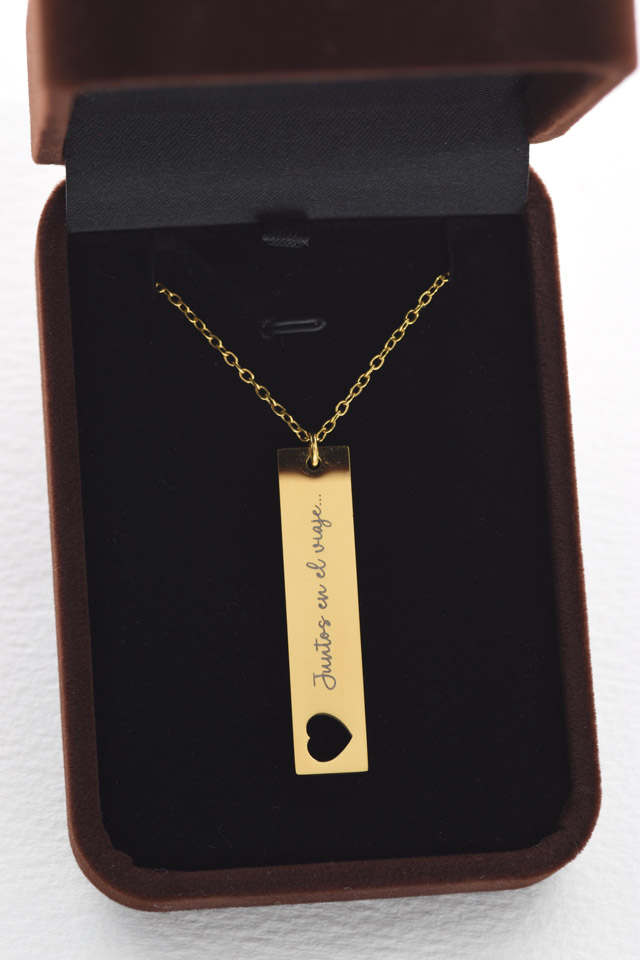 Colgante placa estuche marrón