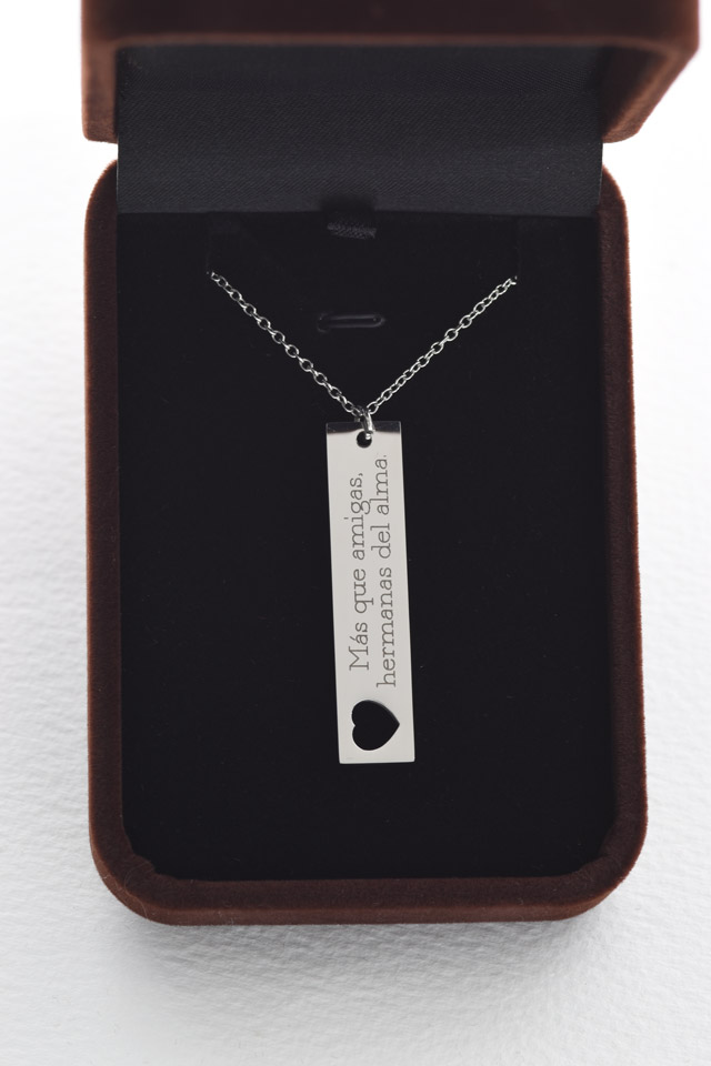 Colgante placa estuche marrón